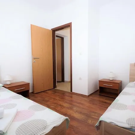 Maja Apartamento *